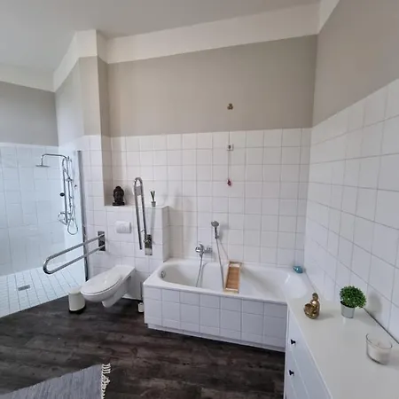 Zum Falschen Fuenfziger Apartment